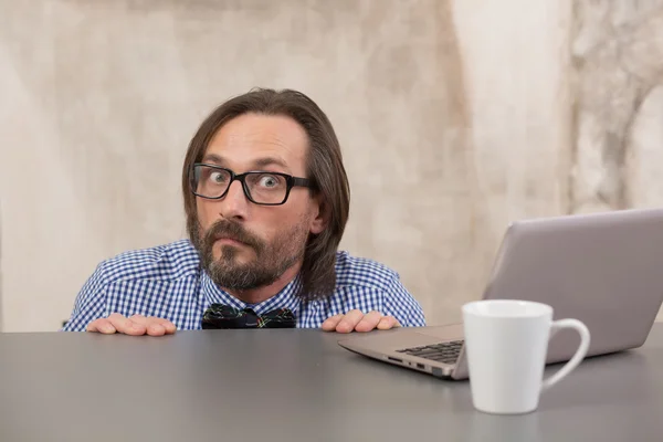 Un hombre de negocios muy asustado — Foto de Stock