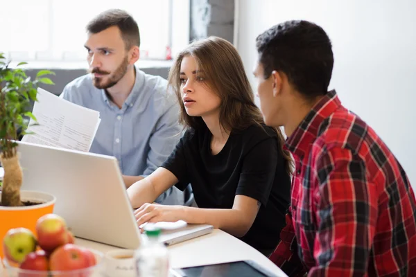 Business people working in office — Stock Photo, Image