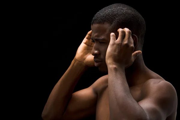 Homem afro-americano com dor de cabeça — Fotografia de Stock