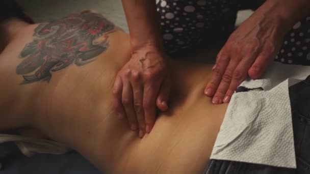 Thai massage on female back. — Stock Video