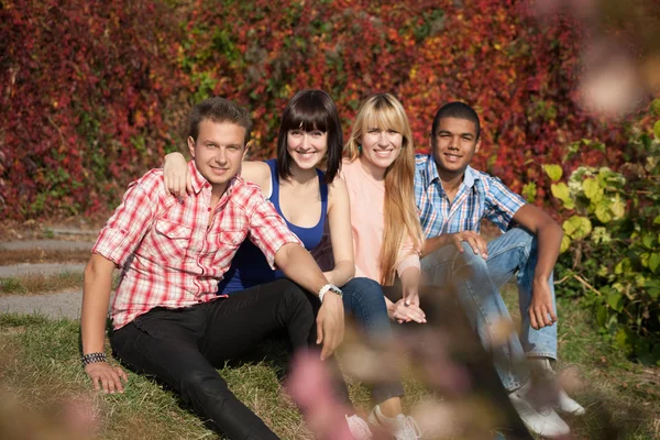 Young happy people outdoor — Stock Photo, Image