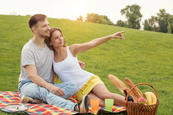 Couple in picnic — Stock Photo, Image