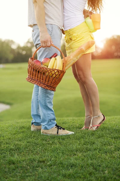 Couple in picnic — Stock Photo, Image