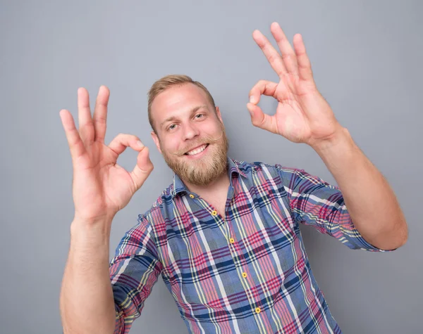 Lachende bebaarde man — Stockfoto