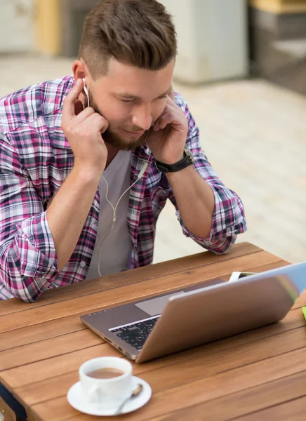 Unga hipster — Stockfoto