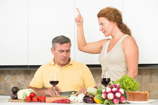 Ältere Paare in der Küche — Stockfoto