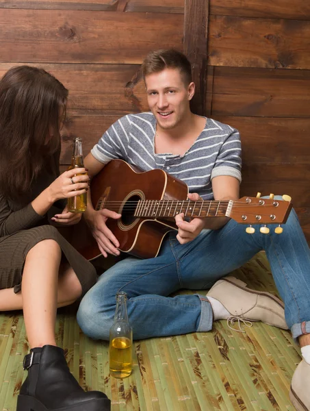 Portrait of man and lady singing songs and drinking alcohol drinks — Stok fotoğraf