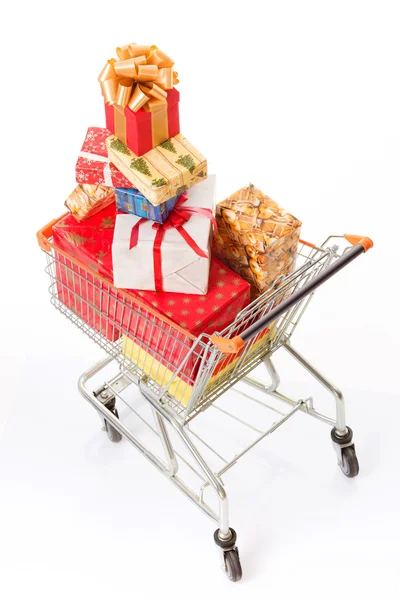 购物车与圣诞礼物和礼物 — 图库照片