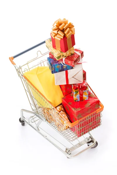 购物车与圣诞礼物和礼物 — 图库照片
