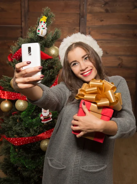 Beautiful girl making selfies — Stock Photo, Image