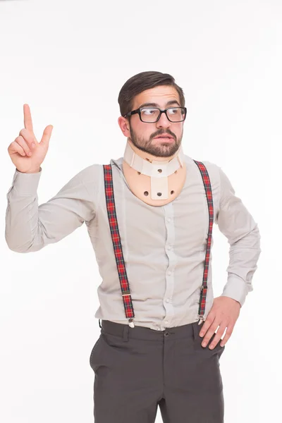 Genç adam giyen servikal yaka — Stok fotoğraf