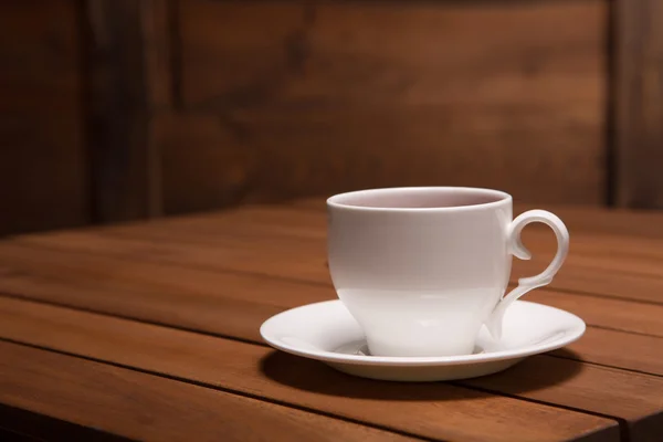 Une tasse de thé sur la table en bois — Photo