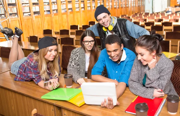 Happy Students in library — Stock Photo, Image