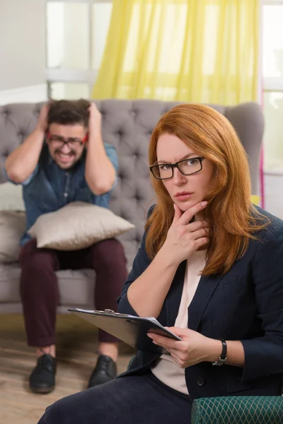 Handsome man at the psychotherapist — Φωτογραφία Αρχείου