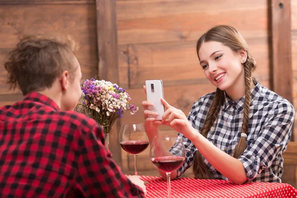 Couple sitting in the restaurant or cafe — Φωτογραφία Αρχείου