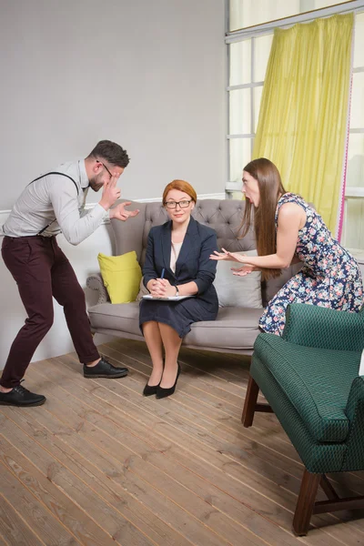 Pareja en el psicoterapeuta — Foto de Stock