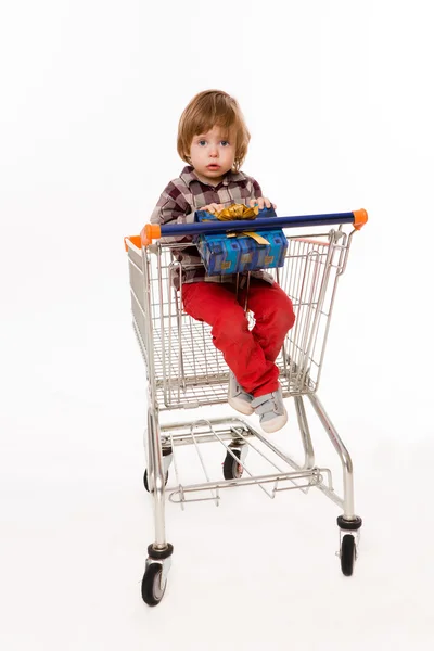 Little baby sitting in shopping cart — 图库照片