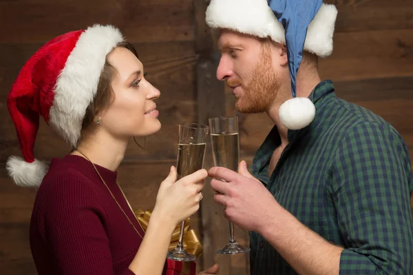 Happy couple in Santa hats — Stock Photo, Image