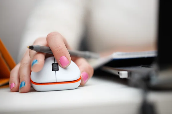 Closeup of woman hand clicking mouse — Stock Photo, Image