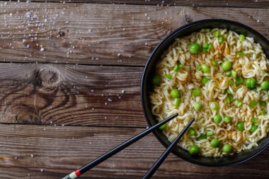 Çin eriştesi. Üstten Görünüm.