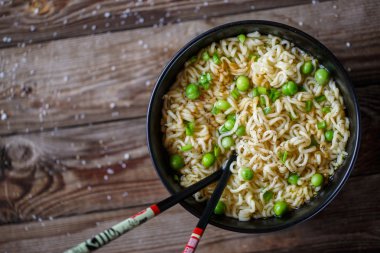 Çin eriştesi. Üstten Görünüm.