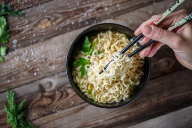 Çin eriştesi. Üstten Görünüm.