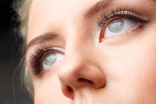 Ženské oko s dlouhé řasy — Stock fotografie
