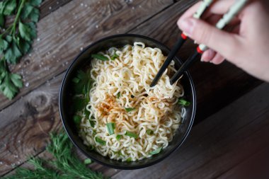 Çin eriştesi. Üstten Görünüm.