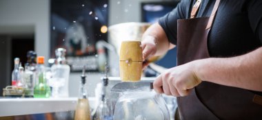 Barmen sonları buz tahta çekiç ile