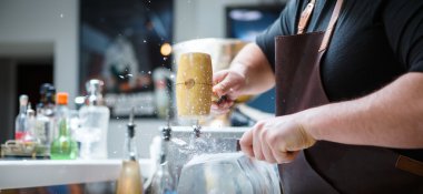 Barmen sonları buz tahta çekiç ile