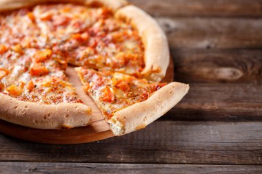 Lezzetli İtalyan pizzası.