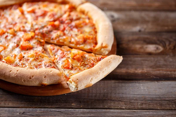 Delicious italian pizza. — Stock Photo, Image