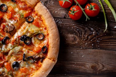 Vegeterian pizza with mushrooms and olives clipart