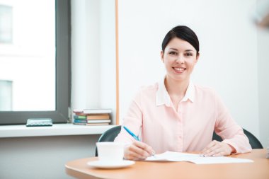 wonam oda ofis gazetelerde çalışmak.