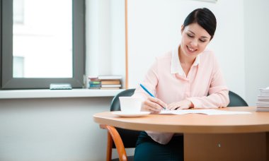 wonam oda ofis gazetelerde çalışmak.