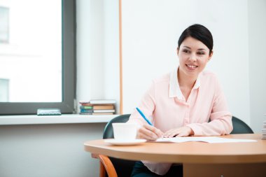 wonam oda ofis gazetelerde çalışmak.