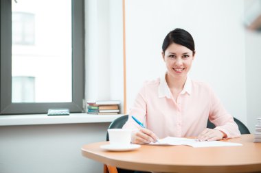 wonam oda ofis gazetelerde çalışmak.