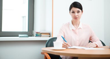 wonam oda ofis gazetelerde çalışmak.