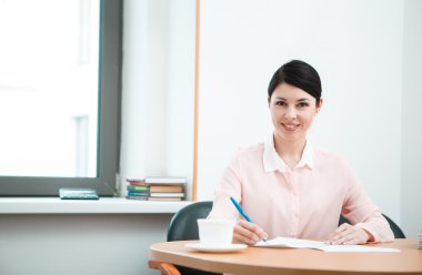 wonam oda ofis gazetelerde çalışmak.