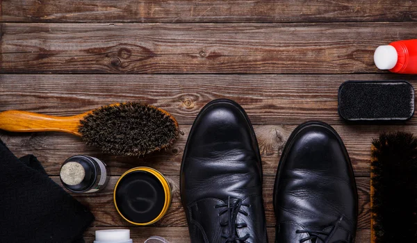 Cera de sapato, escova e bota — Fotografia de Stock