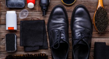 Balmumu, fırça ve çizme Ayakkabı