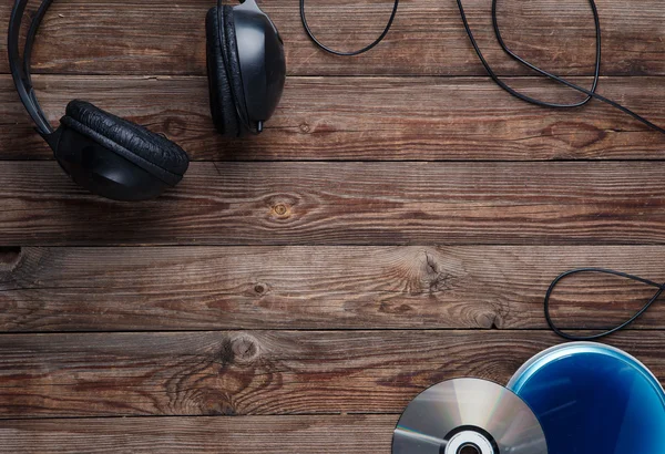 Pohled shora hudební přehrávač cd zařízení na dřevěný stůl — Stock fotografie