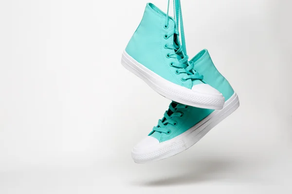 Paar Schuhe auf weißem Hintergrund — Stockfoto