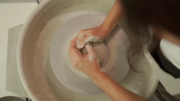 Master sculpting clay vase on pottery wheel — Stock Video