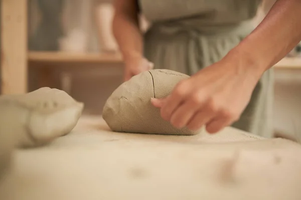 Unrecognizable female artisan dividing clay — Stock Photo, Image