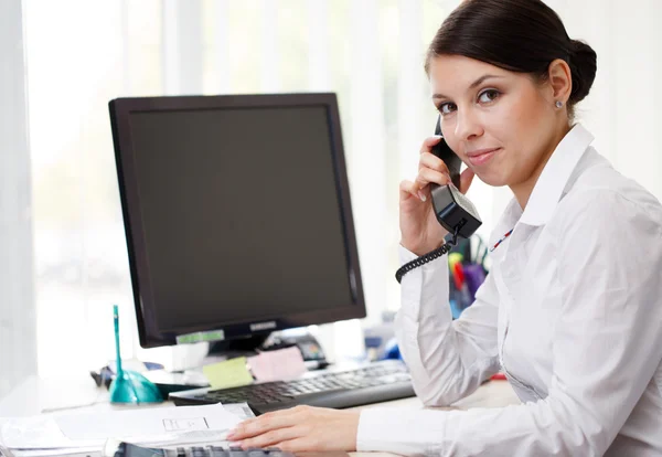 Mujer de negocios en el trabajo . — Foto de Stock