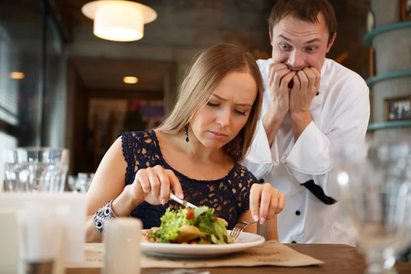 Guest taste a food. Chefs emotion concept — Stock Photo, Image