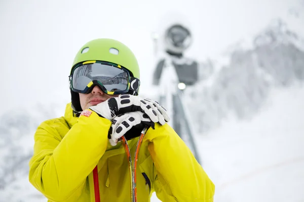Portret narciarz — Zdjęcie stockowe