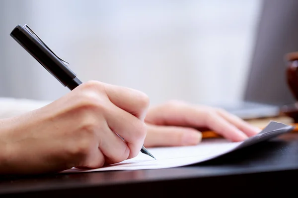 Woman working with documents — Stock Photo, Image