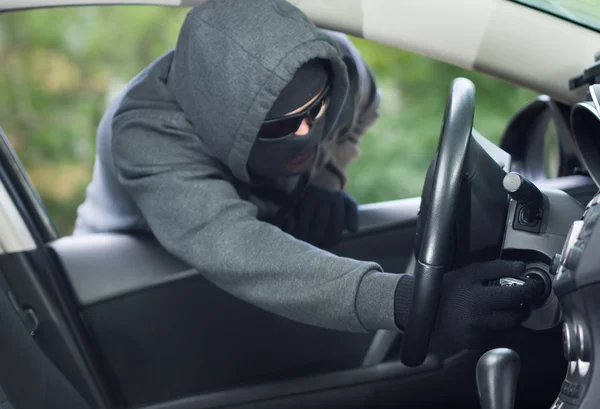 Burglar wearing mask balaclava, car burglary — Stock Photo, Image